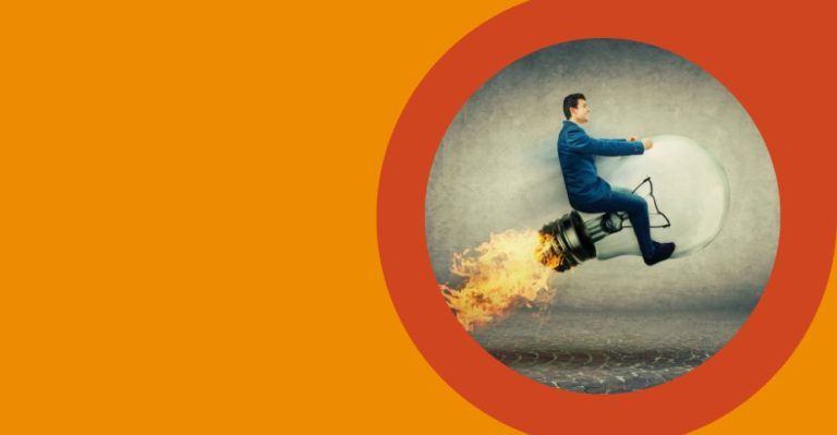 Kuvituskuvassa lampun polttimo on "raketti", jolla henkilö ratsastaa. Kuva Bulat Silvia, Getty Images